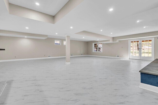 Building Photo - 8616 Chateau Dr