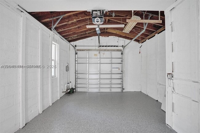 Building Photo - 630 NE 52nd St