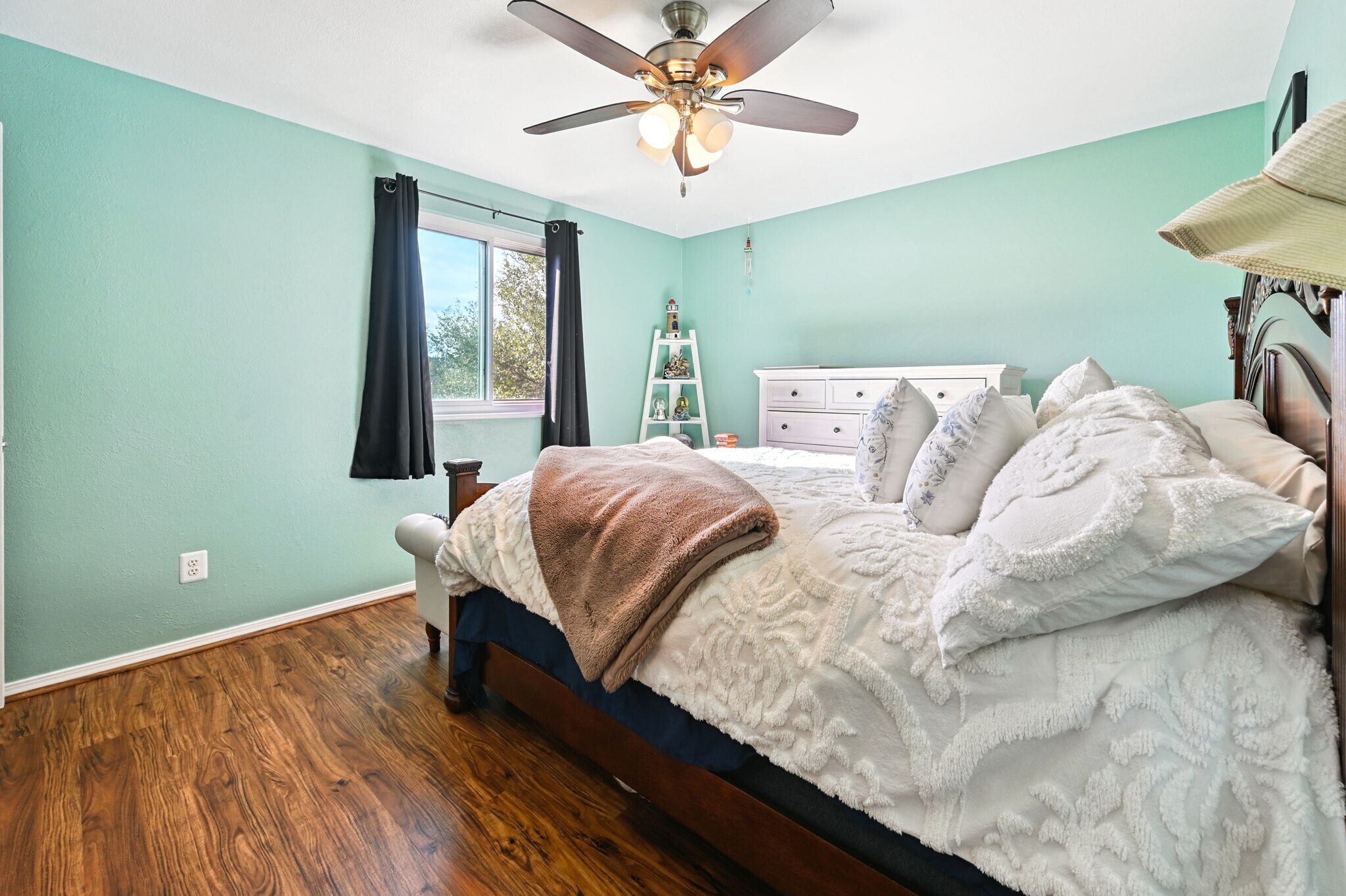 Master Bedroom Pic 1 - 1960 Doherty Rd