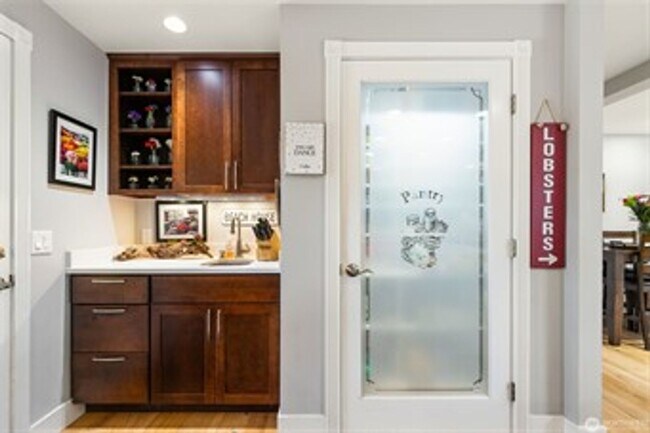 Building Photo - Gorgeous 5 Bedroom Home with Bayview - Bir...