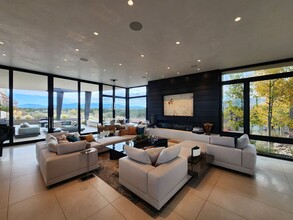 Building Photo - 36 Plz del Centro