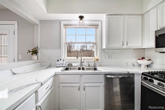 Building Photo - 13428 Sequoia Ln