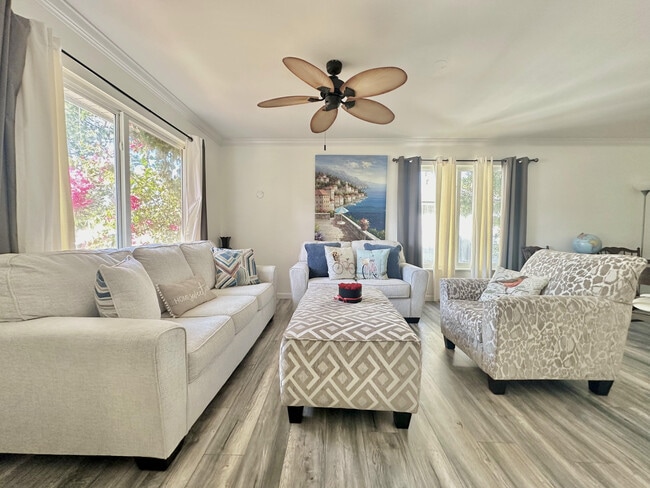 Building Photo - 13619 57th Pl N