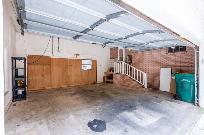 Building Photo - 2823 Lake Silver Rd