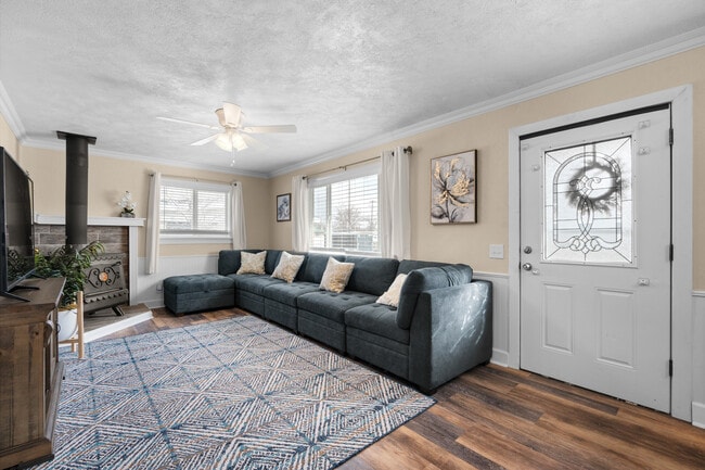 Building Photo - 428 Edwards Ave