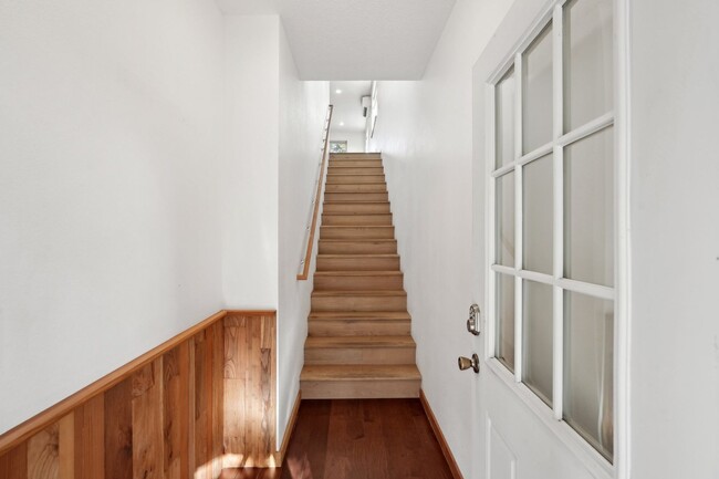 Building Photo - Your Perfect Rowhouse Awaits You!