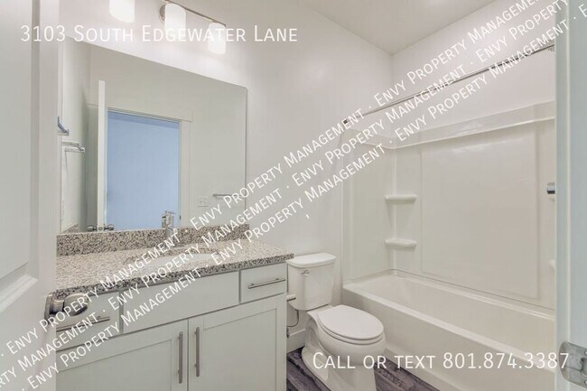 Building Photo - 3103 S Edgewater Ln