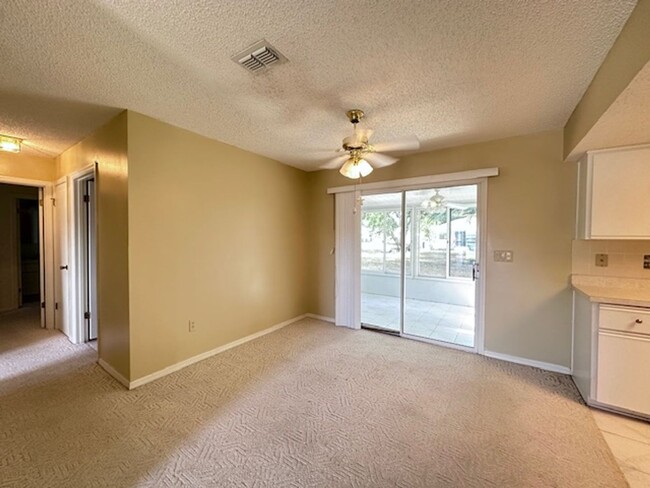 Building Photo - Spruce Creek South