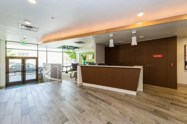Building Photo - VIK Condominiums - 1 bedroom