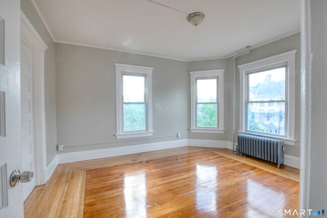 Building Photo - 325 Chestnut St