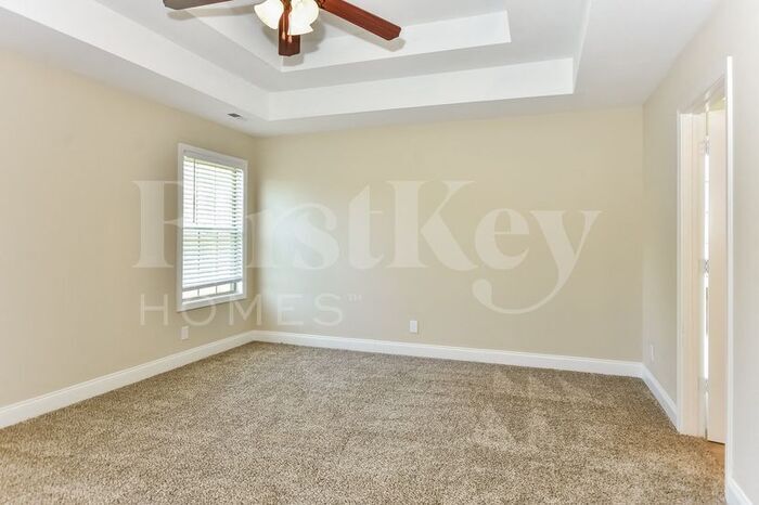 Building Photo - 758 Cavalier Dr