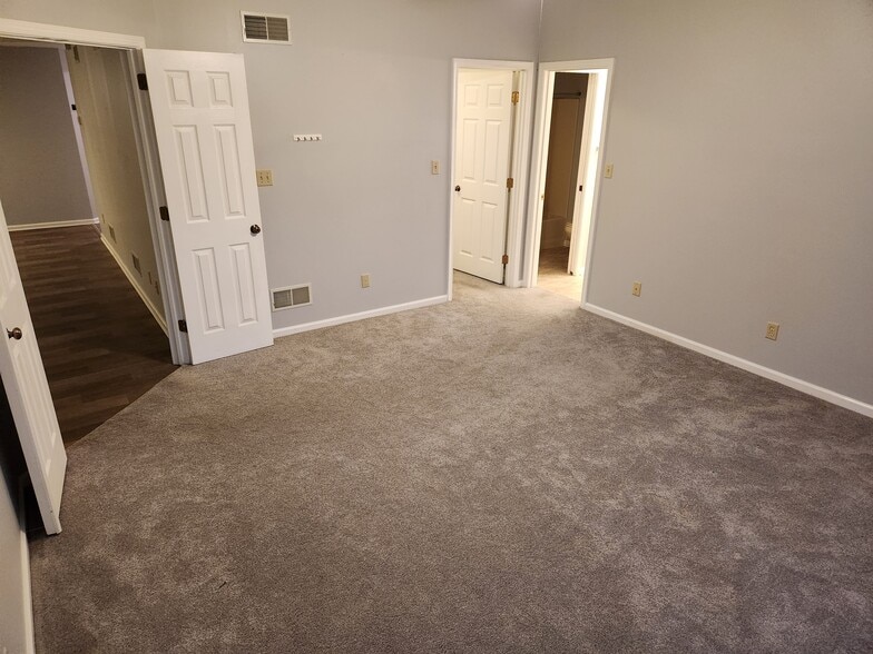 Building Photo - 184 Crescent Dr