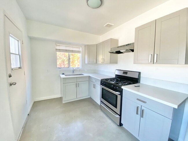 Building Photo - 2727 Phelps Ave