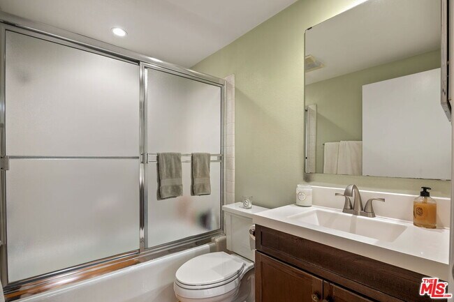 Building Photo - 1338 Harvard St