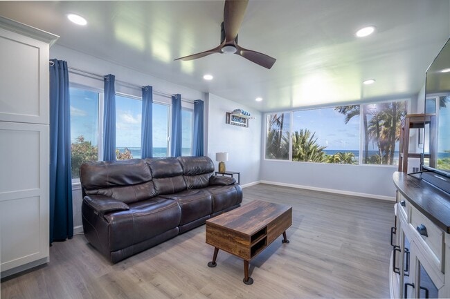 Building Photo - Epic Ocean-View 1bd at Makaua Village — Fully Renovated, Furnished, 2 Parking
