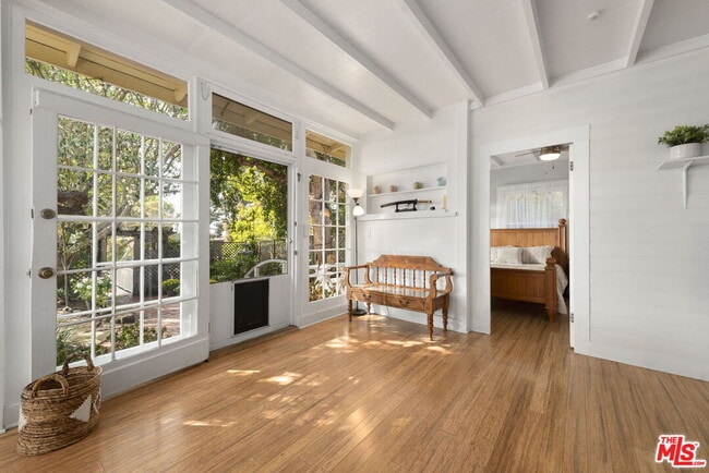 Building Photo - 2429 Beverley Ave