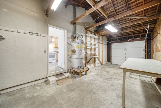 Building Photo - East Palo Alto Duplex for Rent - $3,000/mo