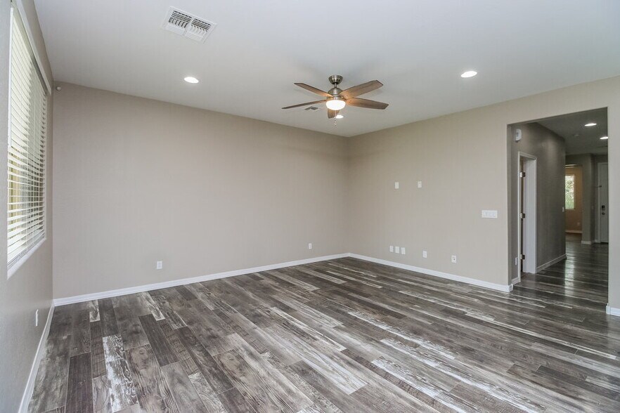 Building Photo - 4411 Kirkland Ave