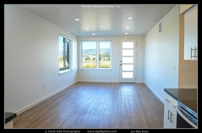 Building Photo - 1566 Myers Ln