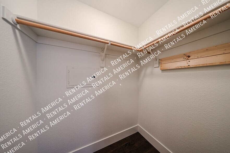 Building Photo - 5302 E Van Buren St