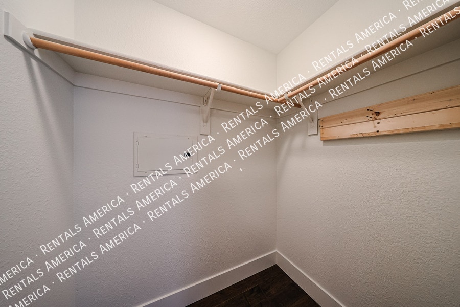 Building Photo - 5302 E Van Buren St