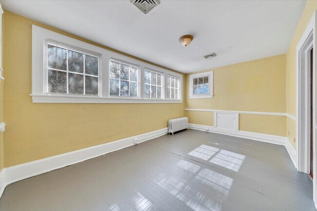 Building Photo - 1144 Wasena Ave SW