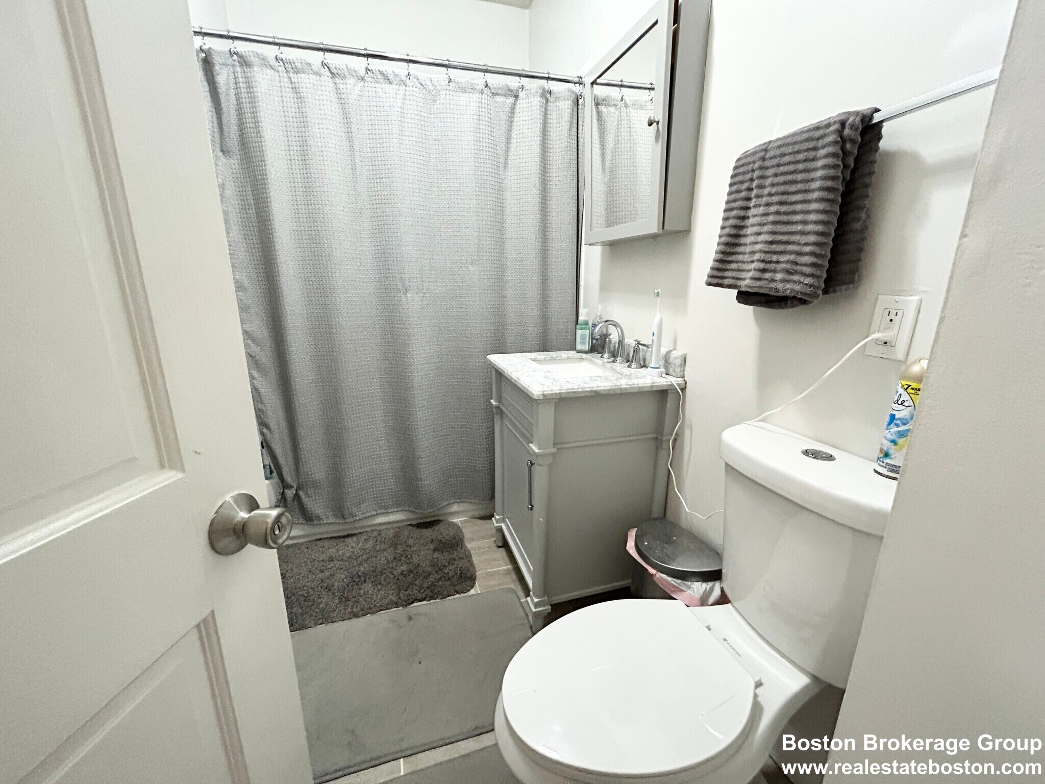 Building Photo - 151 E Cottage St