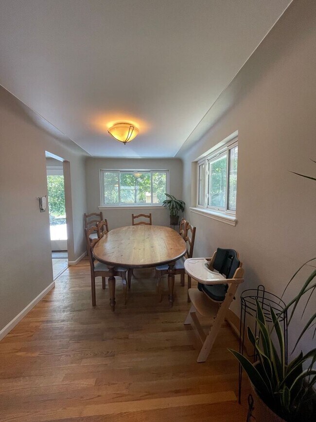 Building Photo - Reduced $2995 BOULDER HOME 5 BEDROOM, 3 FU...