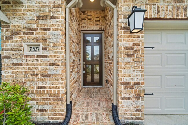 Building Photo - 31527 Splitting Willow Ln