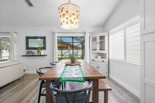 Building Photo - 6085 Robinson St