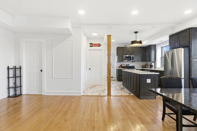 Building Photo - 3414 W Medill Ave