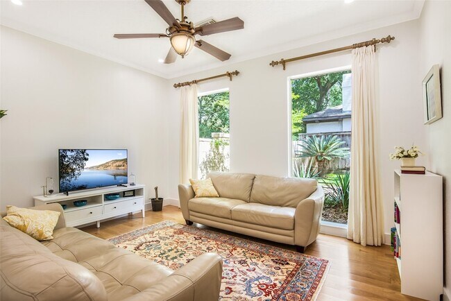 Building Photo - 354 Tealwood Dr