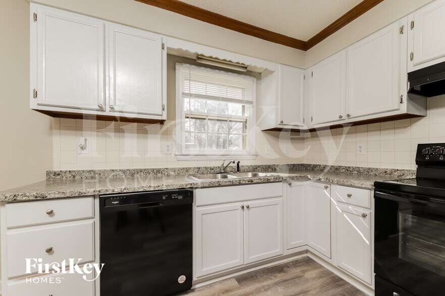 Building Photo - 2016 Claxton Dr SW