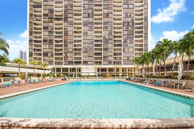 Building Photo - 1865 Brickell Ave