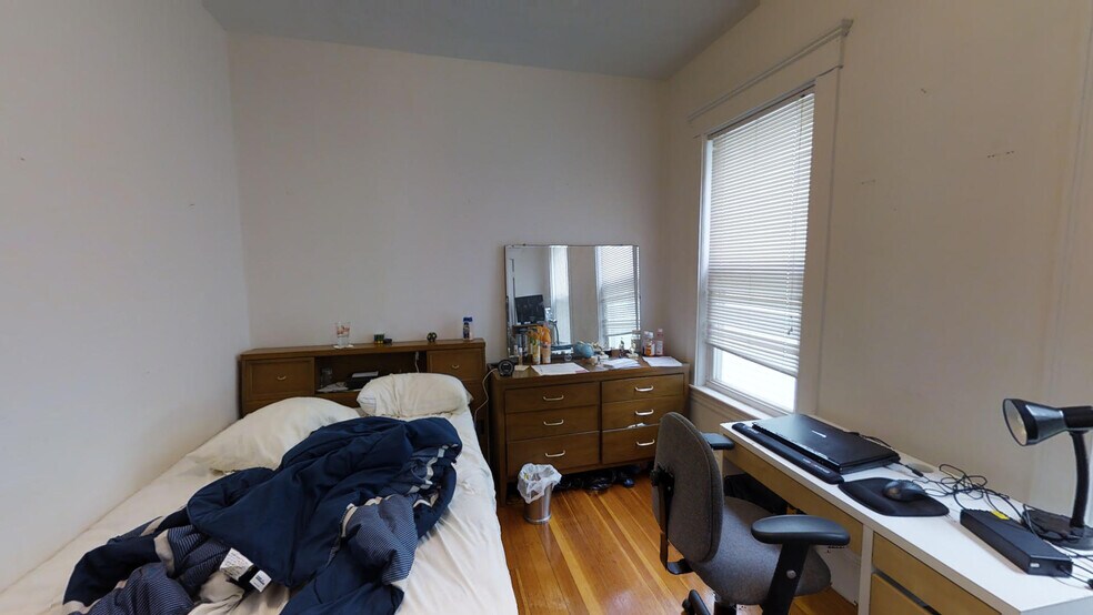 Building Photo - 224 Holland St