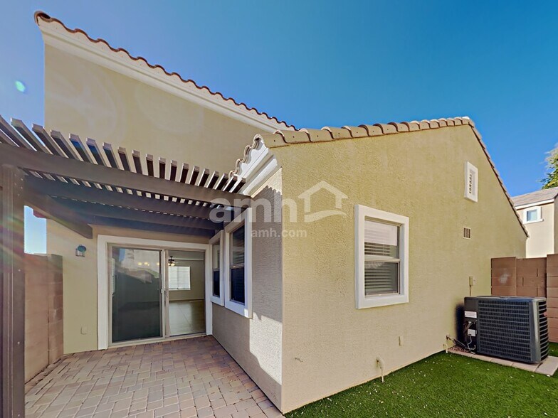 Building Photo - 1871 S Balboa Dr