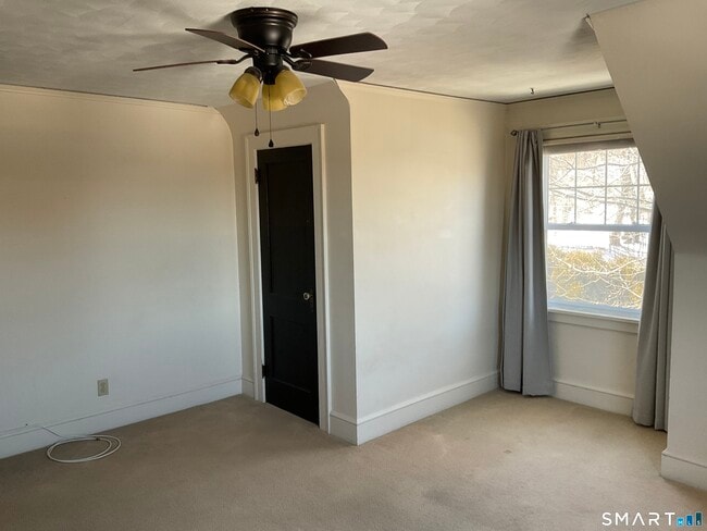 Building Photo - 405 Mohegan Ave Pkwy