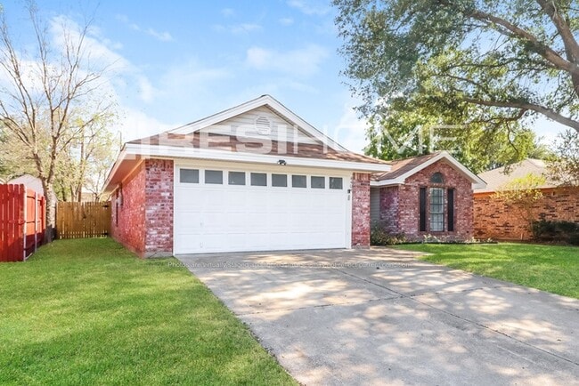 Building Photo - 4404 Lakeview Dr