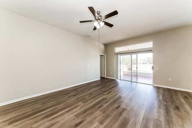 Building Photo - 926 Summer Breeze Dr