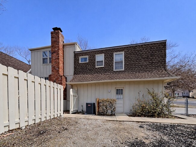 Building Photo - Spacious 4BR Home with Finished Basement, Fireplace & Unique Layout