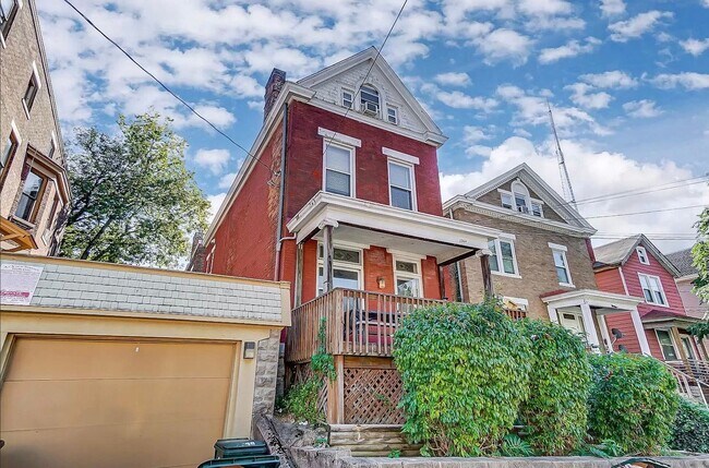 Building Photo - 2364 Victor St