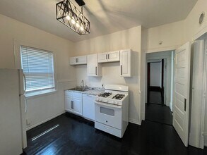 Building Photo - 2536 N Oakland Ave