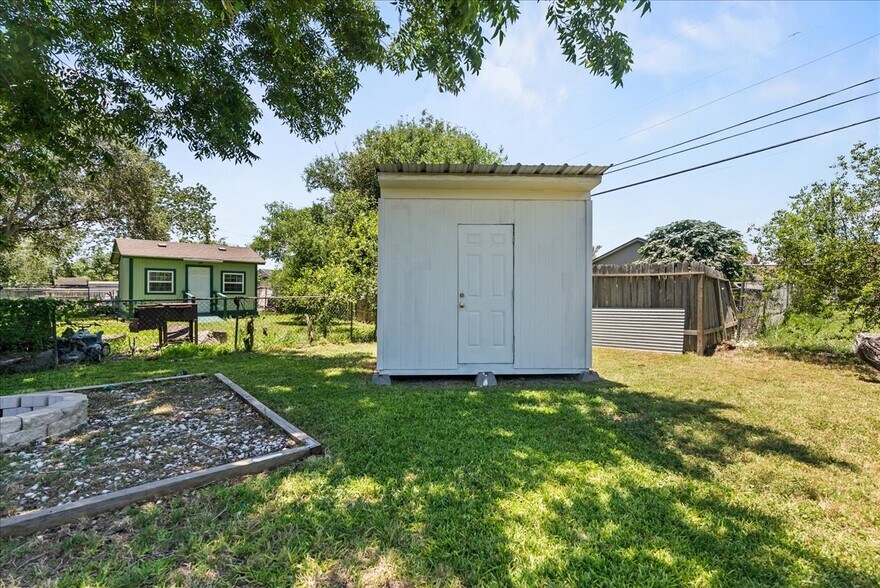 Building Photo - 4513 Green Grove Dr