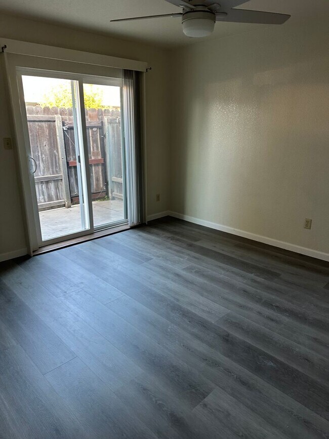 Building Photo - 2508 Standiford Ave