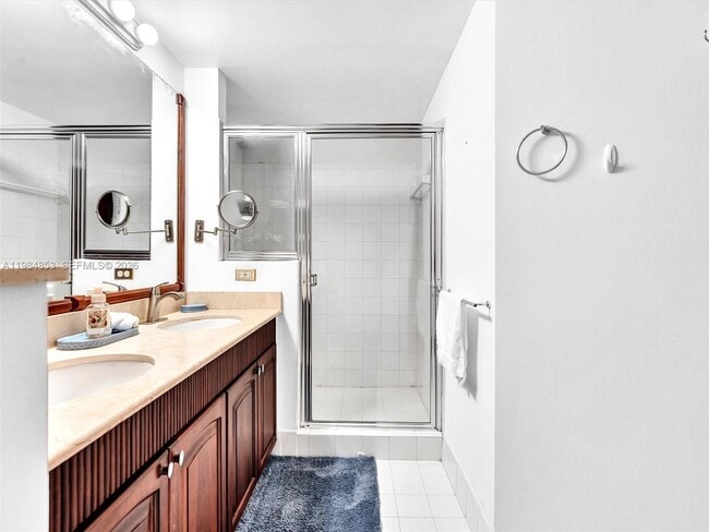 Building Photo - 17150 N Bay Rd