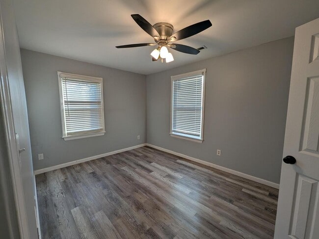 Building Photo - Dellwood Dream on Dennis