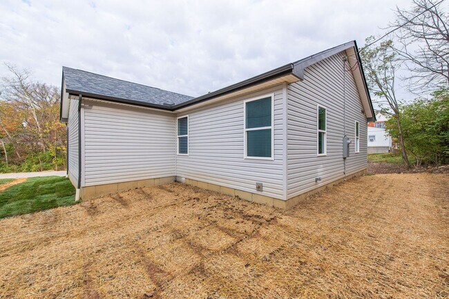 Building Photo - College Hill- New Construction! Stunning 3...