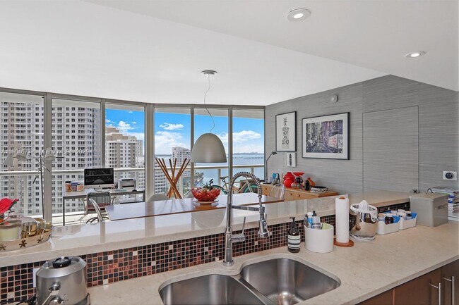 Building Photo - 465 Brickell Ave