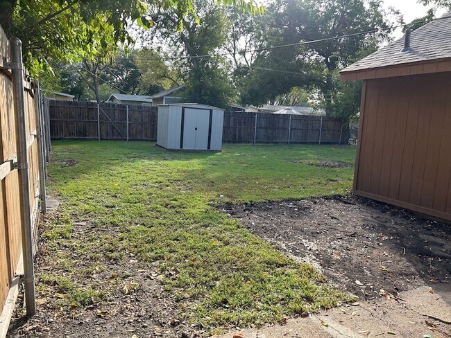 Building Photo - 624 Grande Dr