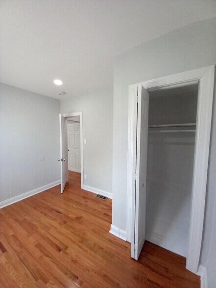 Building Photo - 943 E Stafford St